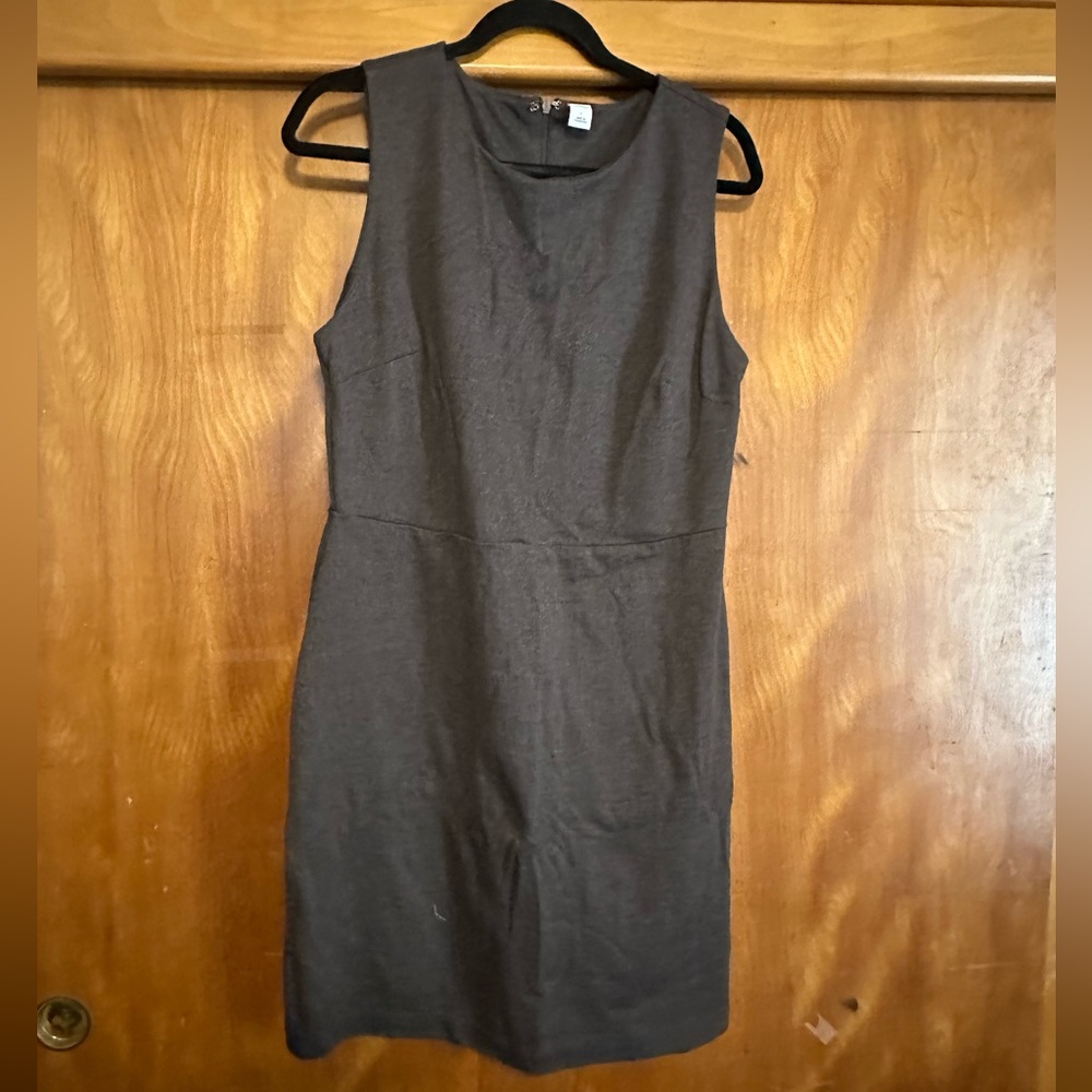 Sleeveless dress